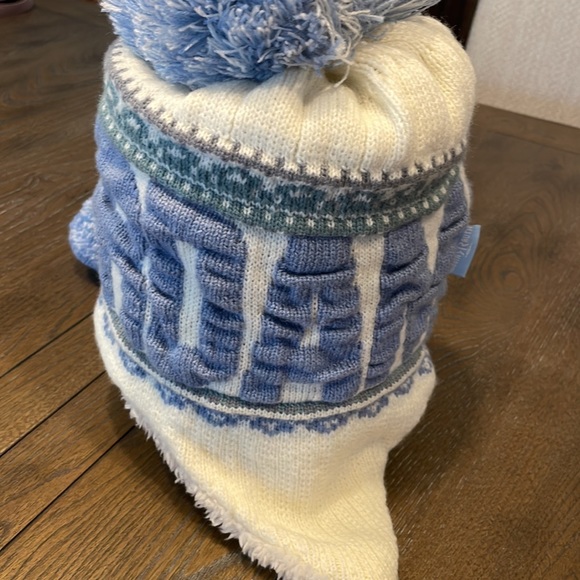 Ski hat from Amsterdam Holland . Super cute and soft. - Picture 8 of 10